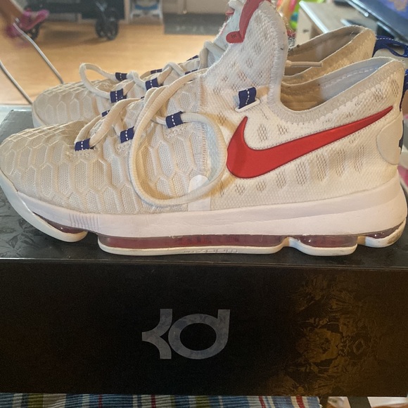 basketball shoes - Picture 4 of 5